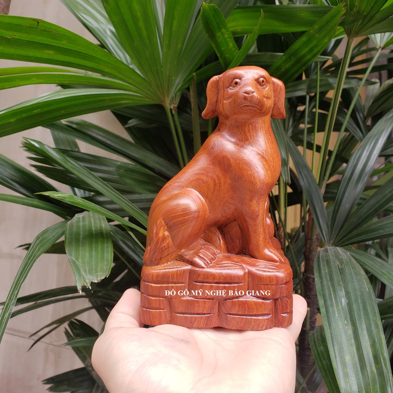 Tượng con chó gỗ hương