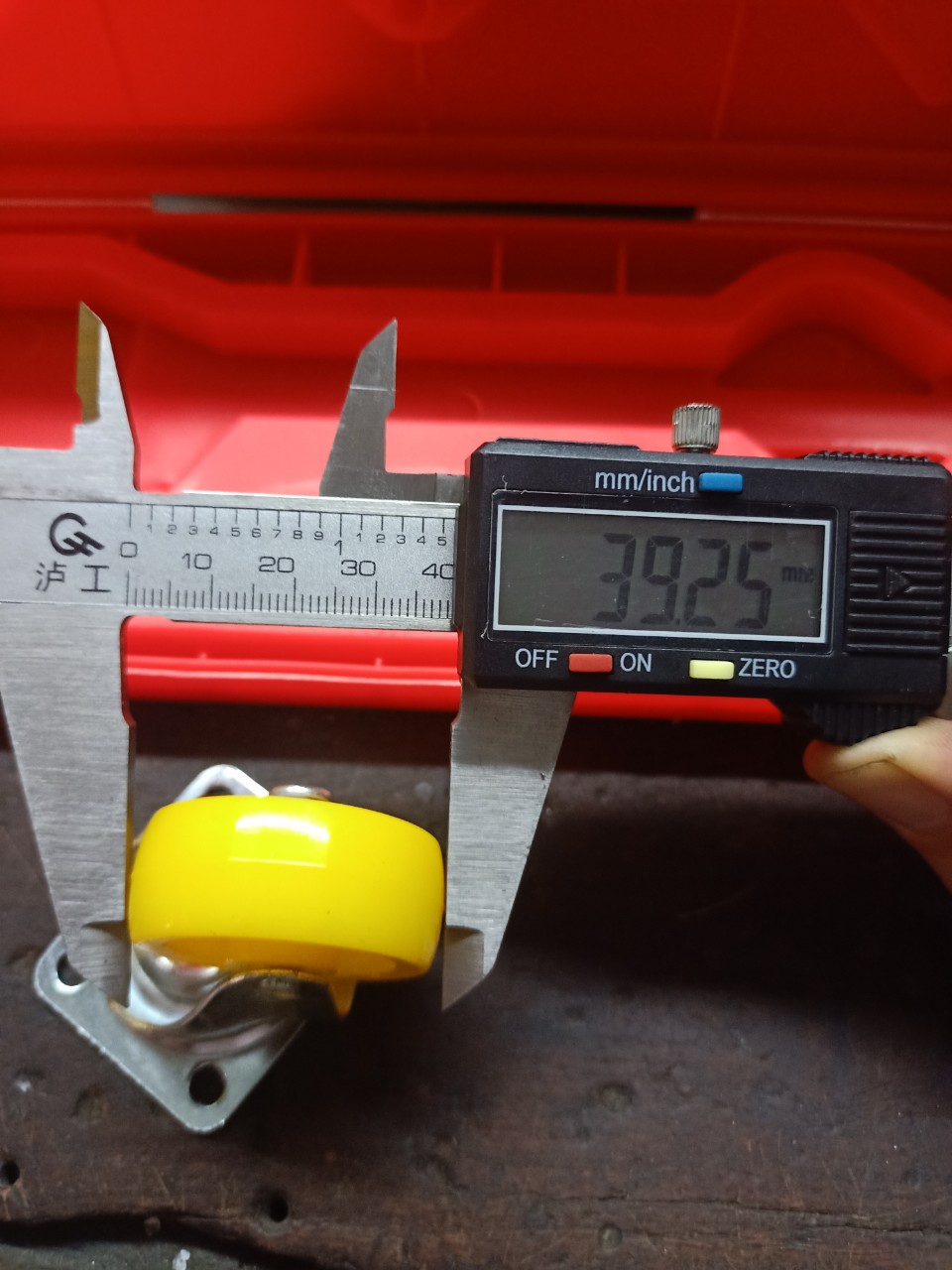 Bộ 4 bánh xe nhựa vàng nghệ không khóa 4f, 5f, 6f