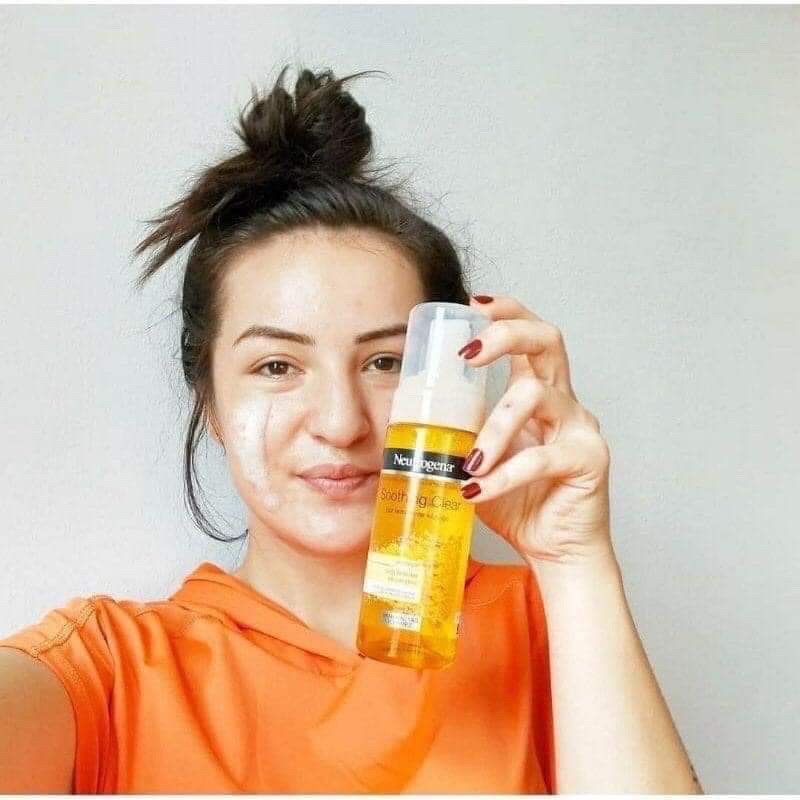Sữa rửa mặt tinh chất nghệ Neutrogena Curcuma Clear