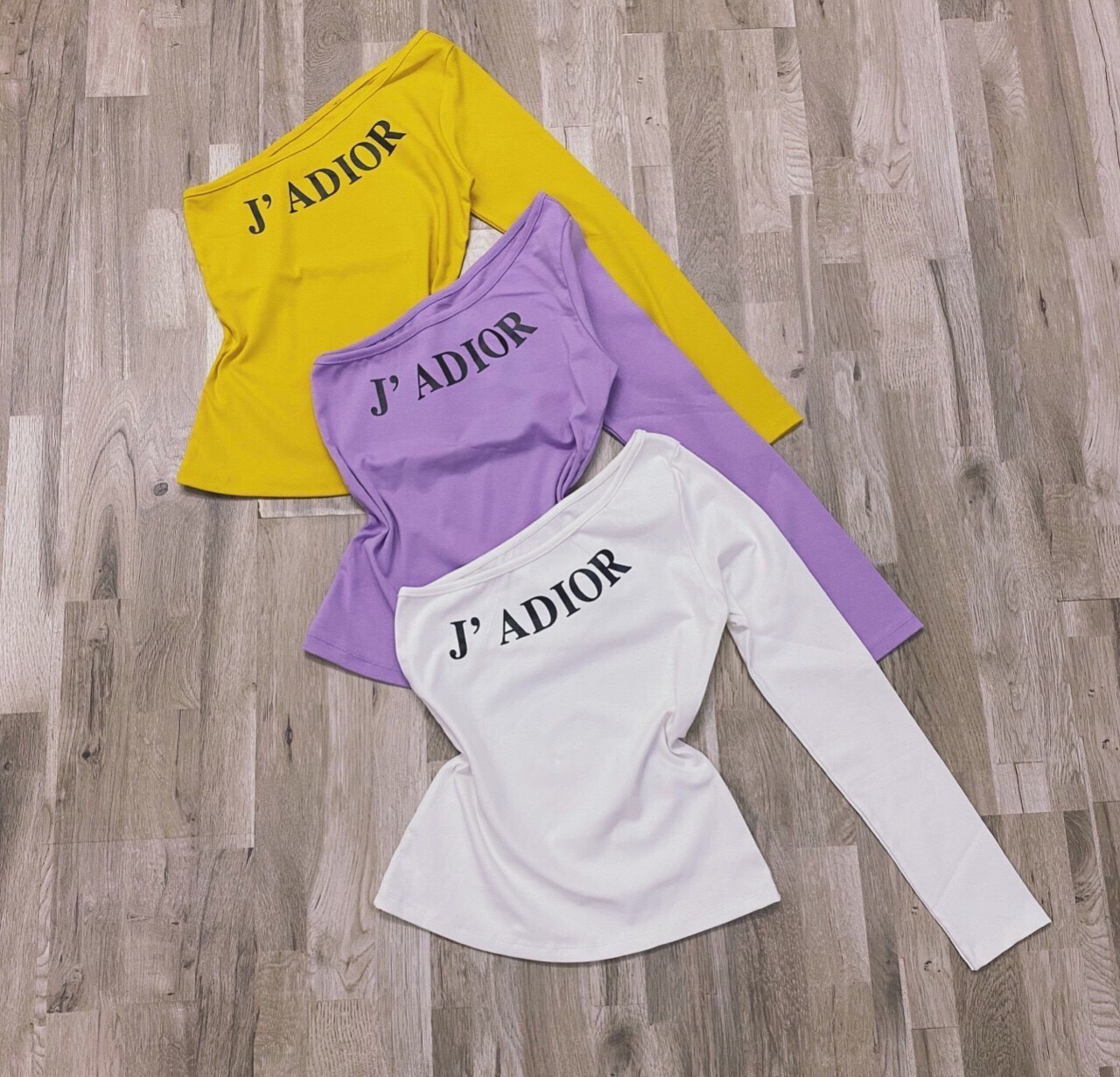 Áo Kiểu Hot Trend Vải Borip Lệch Một Tay In Chữ J'ADIOR Phong Cách TTSLA0267