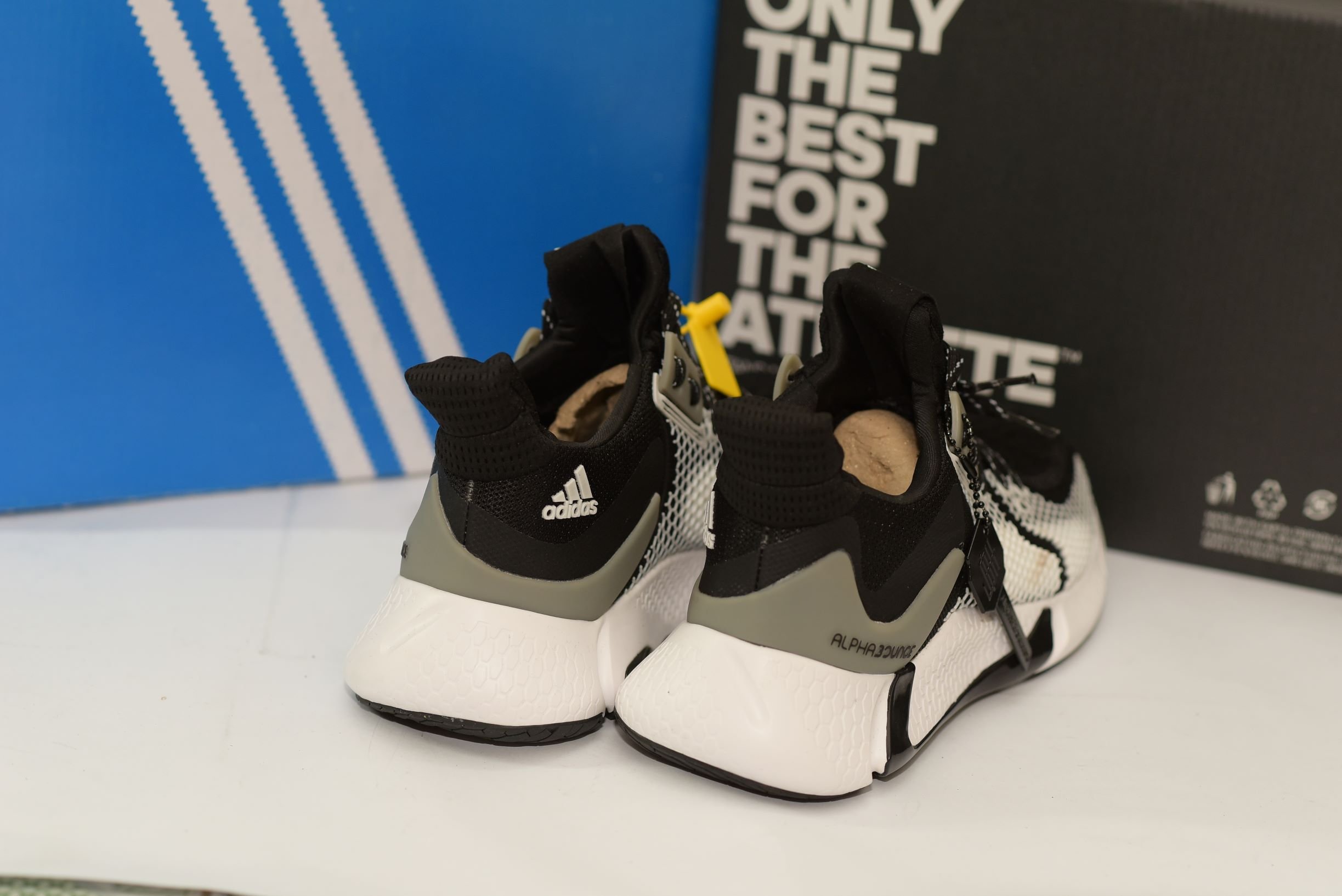 [Siêu Sale] Giày Sneaker Nam Nữ Alphabounce Đen Đế Trắng (Fullbox+ Tặng hộp bảo vệ box)