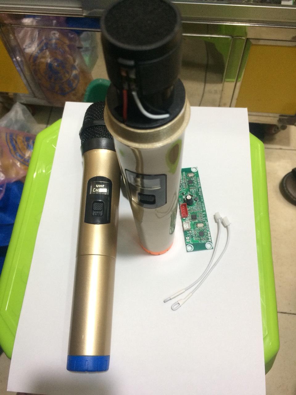 Micro loa kéo sóng UHF giá rẻ