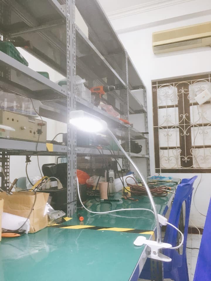 Đèn Led kẹp bàn 60 bóng
