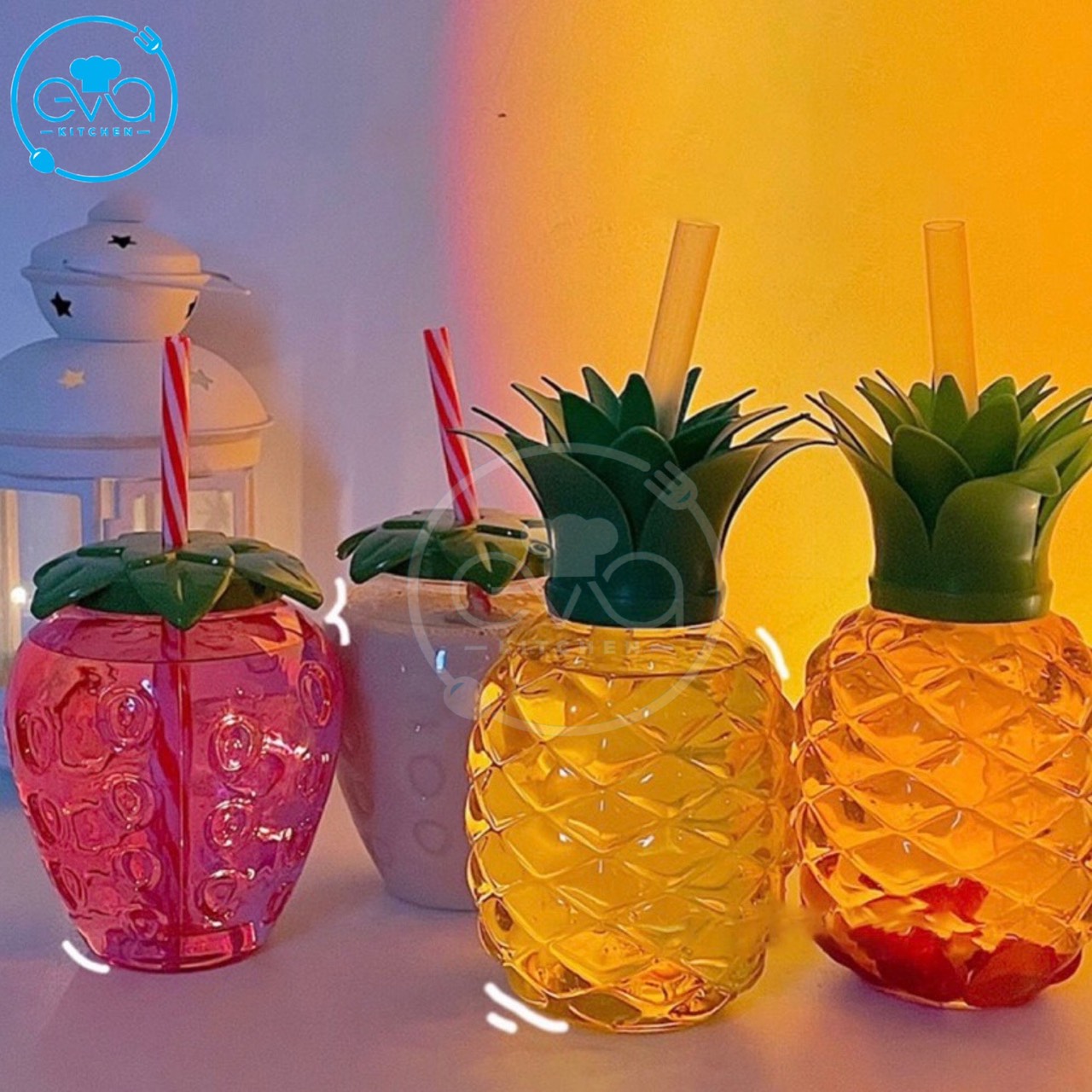 Combo 2 Bình Đựng Nước Nhựa 500ML Kiểu Dáng Quả Dâu Tây Và Quả Thơm Tặng Kèm Ống Hút Và Mốc Khóa Dâu  Tây Xinh Xắn M3490