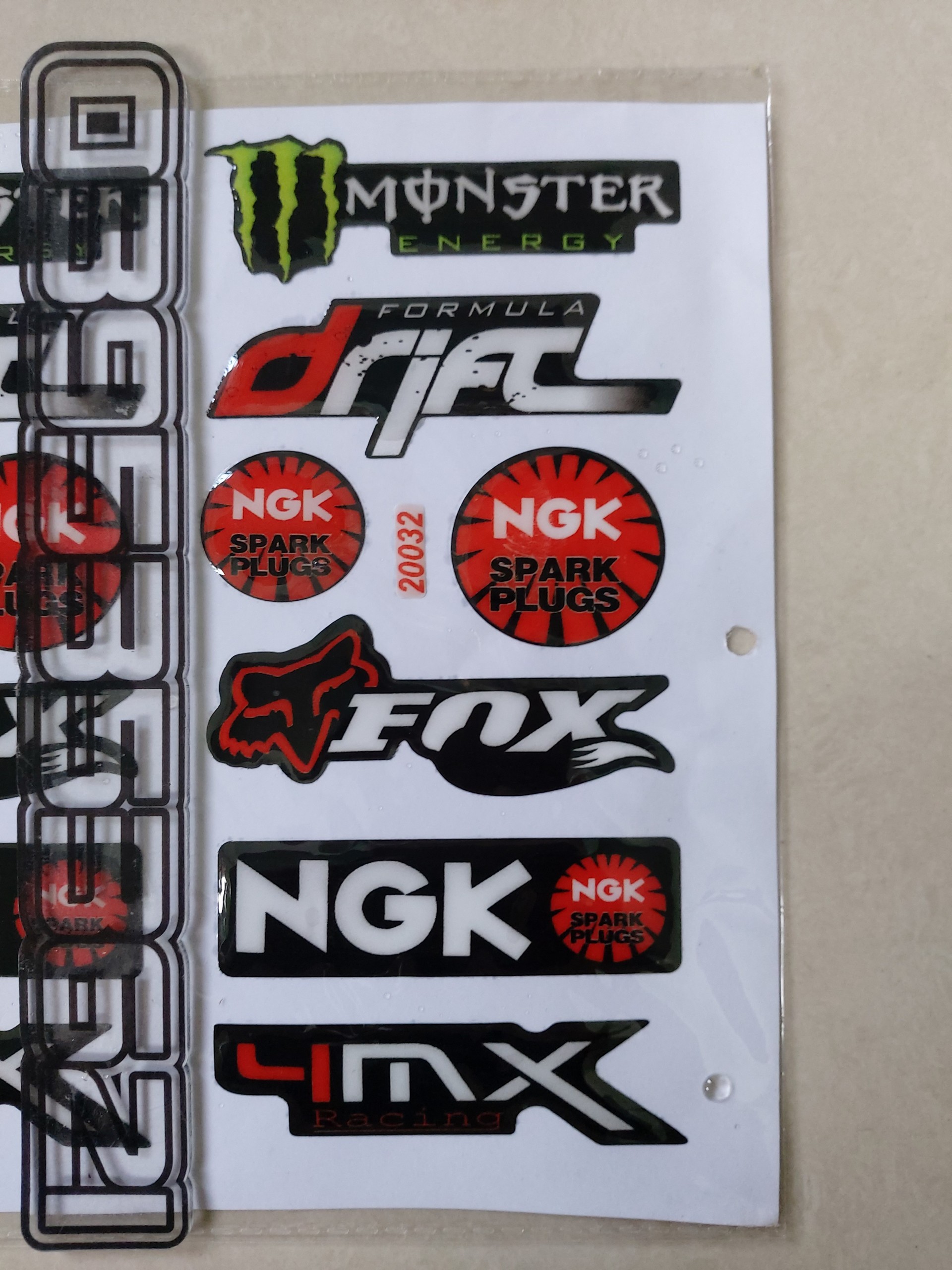 Logo nổi dán xe máy trọn bộ 8x18cm.