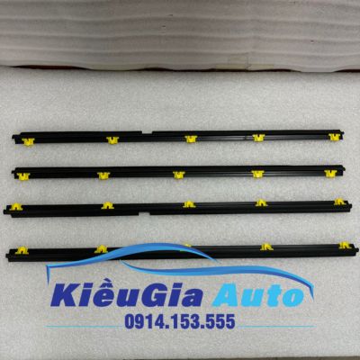 Nẹp chân kính ngoài Kia Pride CD5