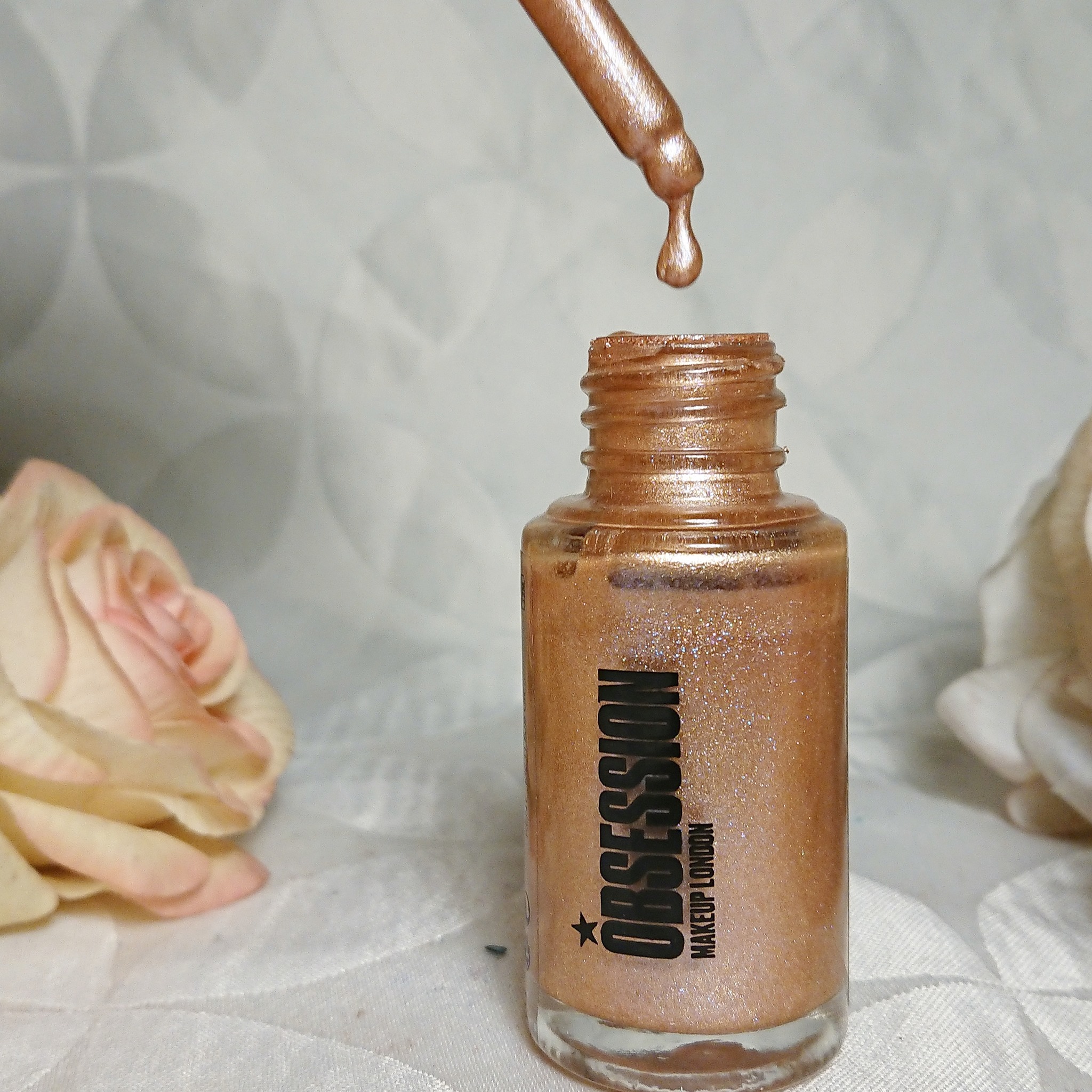Nhũ bắt sáng dạng lòng Makeup Obsession Liquid Illuminato