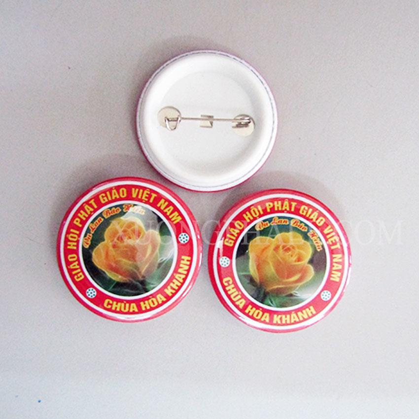 1 huy hiệu đường kính 4.5cm đặt theo yêu cầu