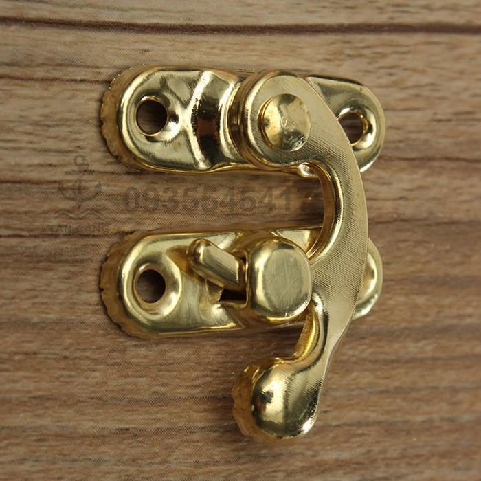 2 Khóa hộp 015 gài chốt cong Cổ điển màu vàng ánh kim - KT:2.6cm