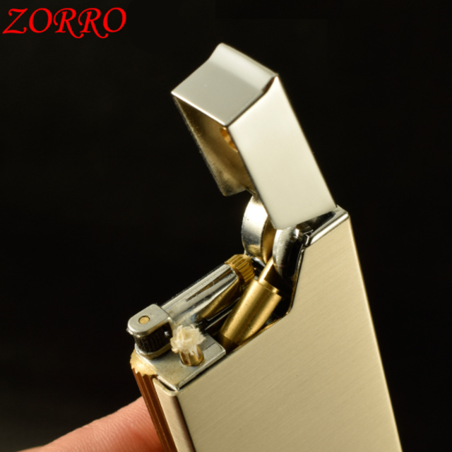 Hộp Quẹt Bật Lửa Xăng Đá Độc Lạ Zorro Z570 Cao Cấp ( giao màu ngẫu nhiên )