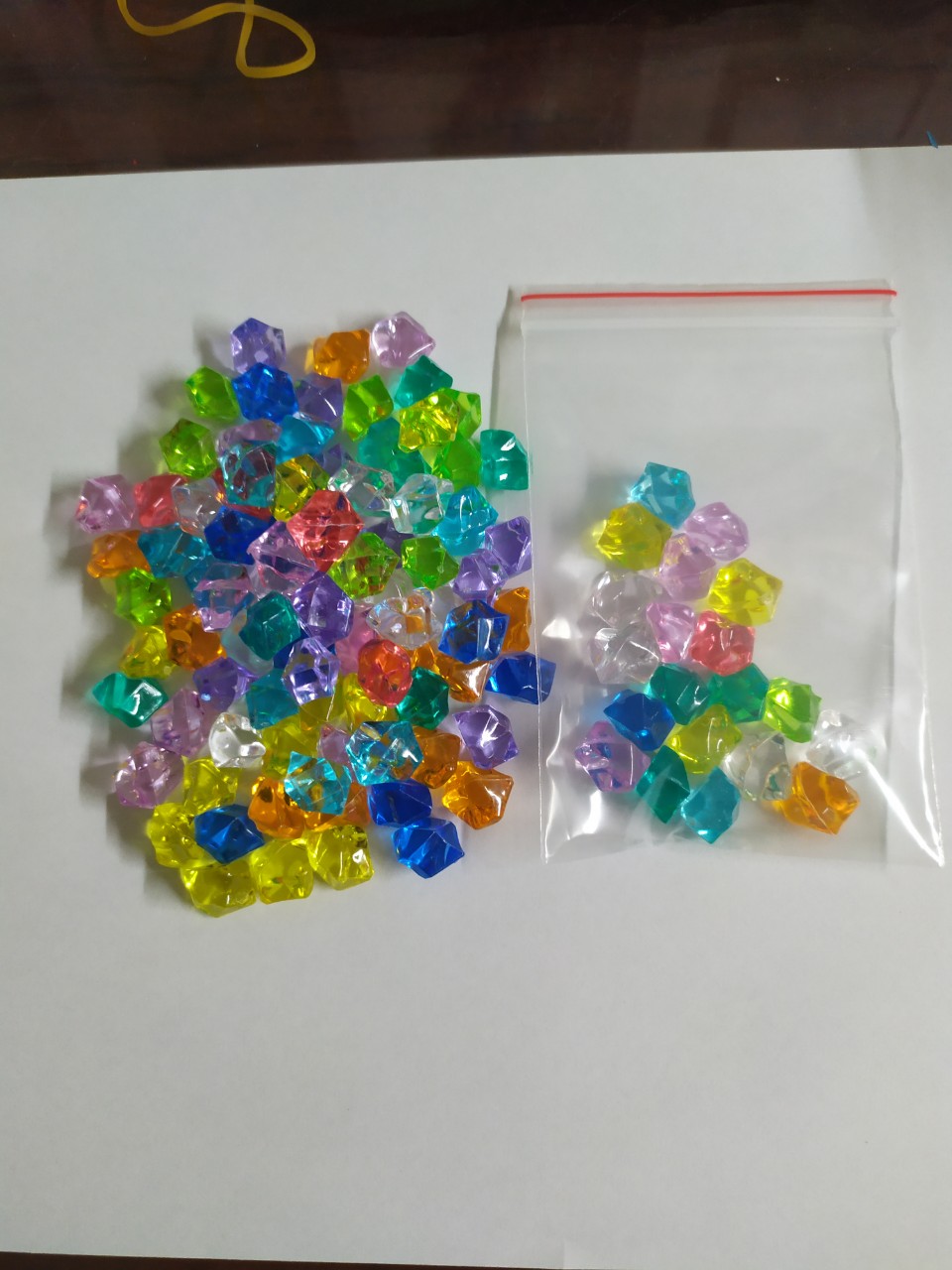 [HCM]Bịch 40 viên sỏi nhựa (Viên nhỏ) đủ màu.
