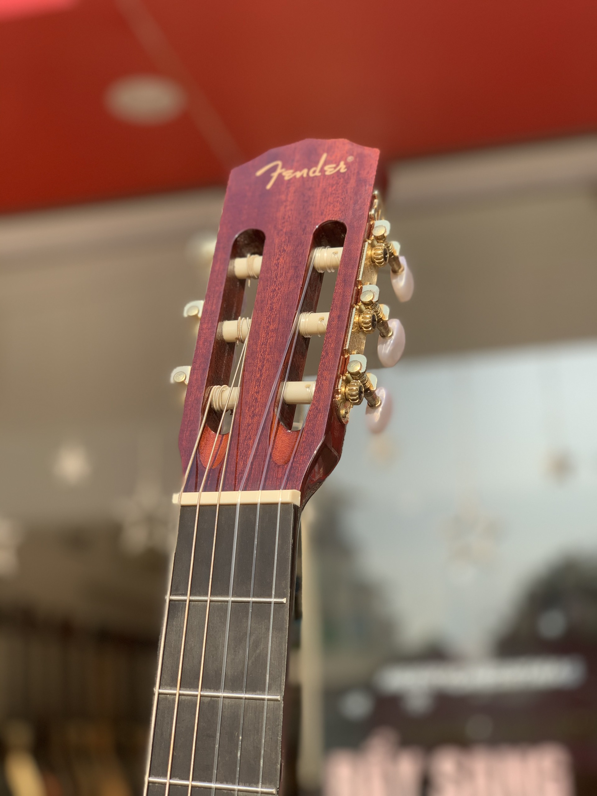 Guitar classic Fender CN240SCE thùng mỏng EQ Fishman (Tặng kèm full phụ kiện)