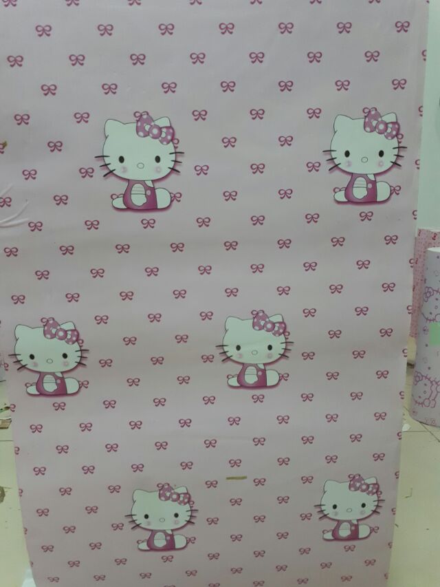 Decal giấy dán tường kitty áo hồng (khổ rộng 45cm)