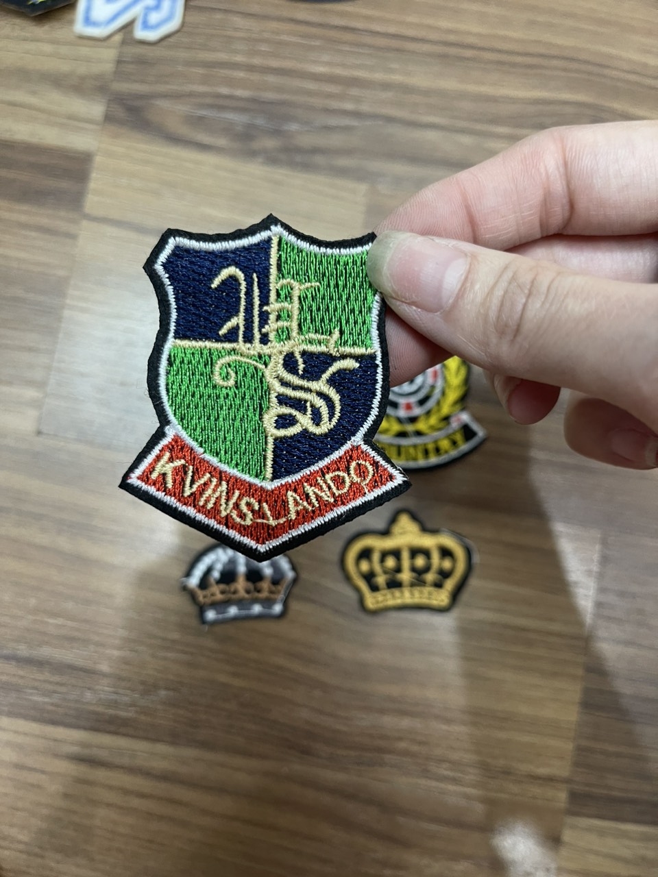 Miếng Sticker Thêu Ủi hình logo thương thiệu cAO Cấp
