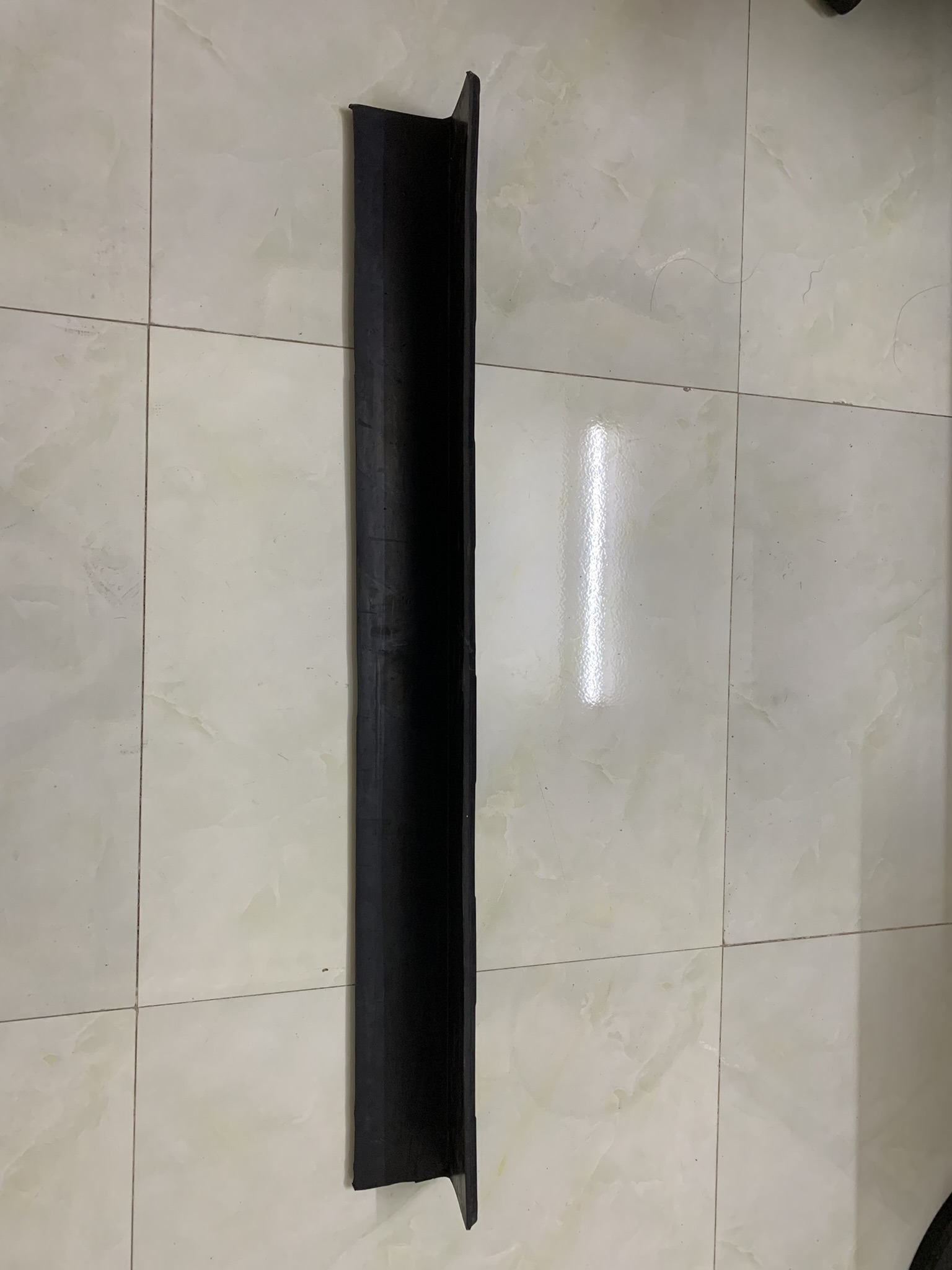 Ốp cột cao su chữ V - Giảm chấn
