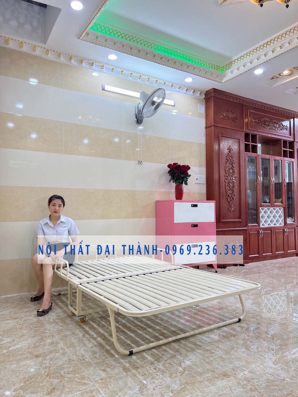 Giường sắt xếp di động gấp gọn , có bánh xe di chuyển 1m2x2m