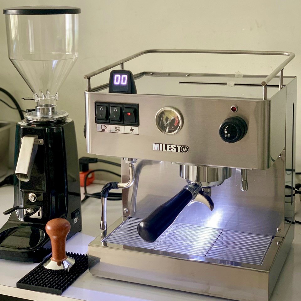 Máy Pha Cà Phê MILESTO EM 19 – Công Suất Cao, Đa Chức Năng, Chất Lượng Tuyệt Hảo