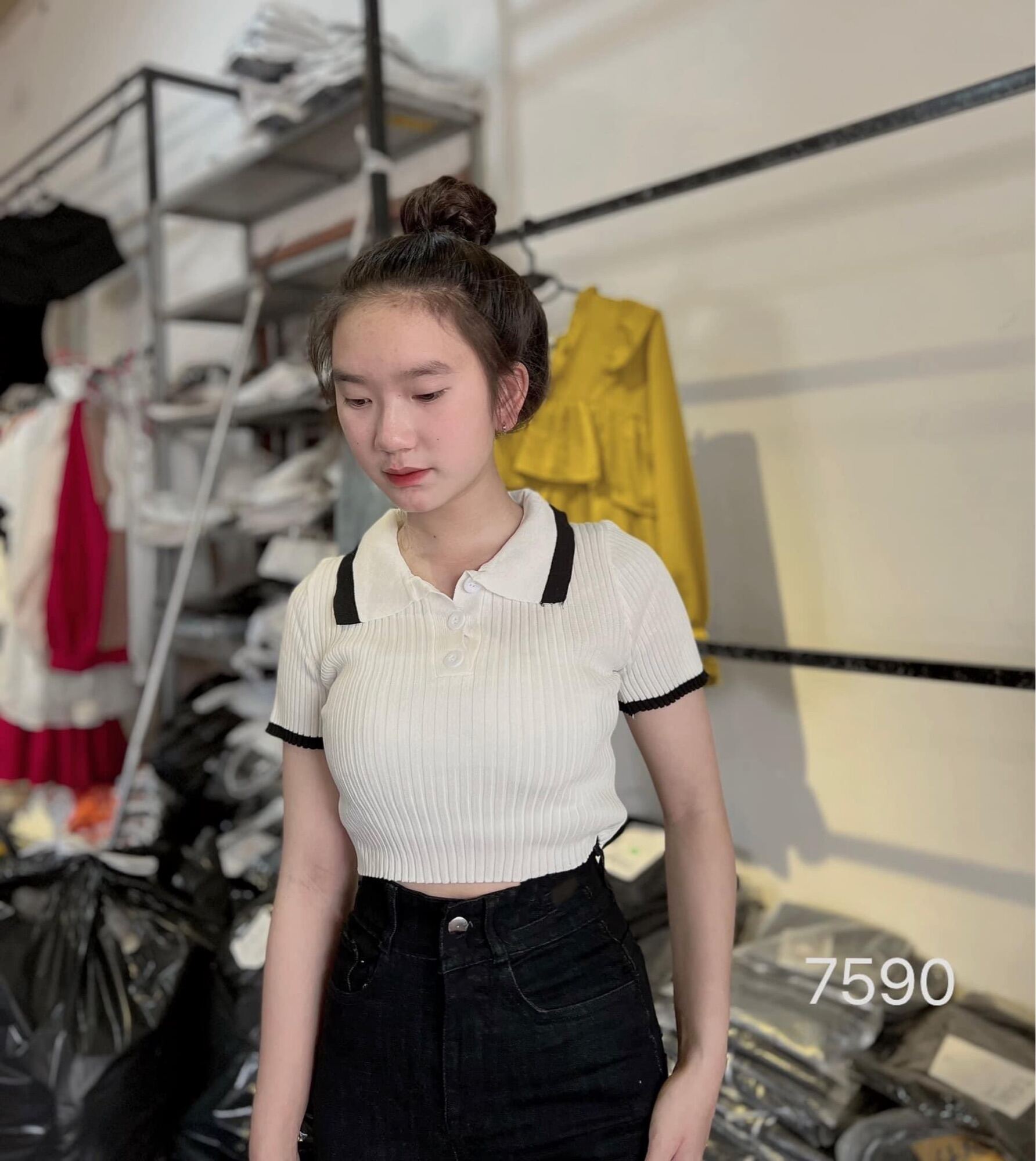 Set Jeans Dài Co Giãn Đen + Áo Croptop Phối Viền