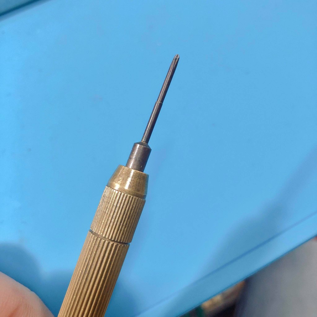 Tua vít 4 cạnh dùng mở ốc đồng hồ