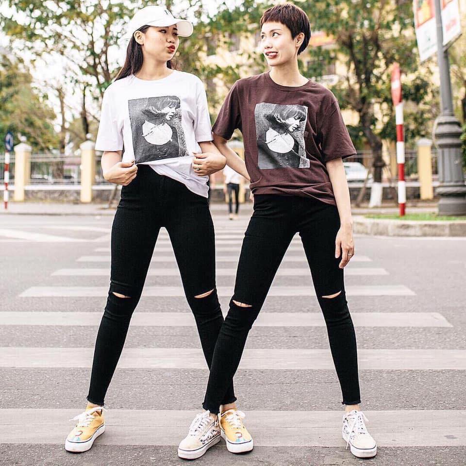 Quần jean nữ rách gối màu đen trắng