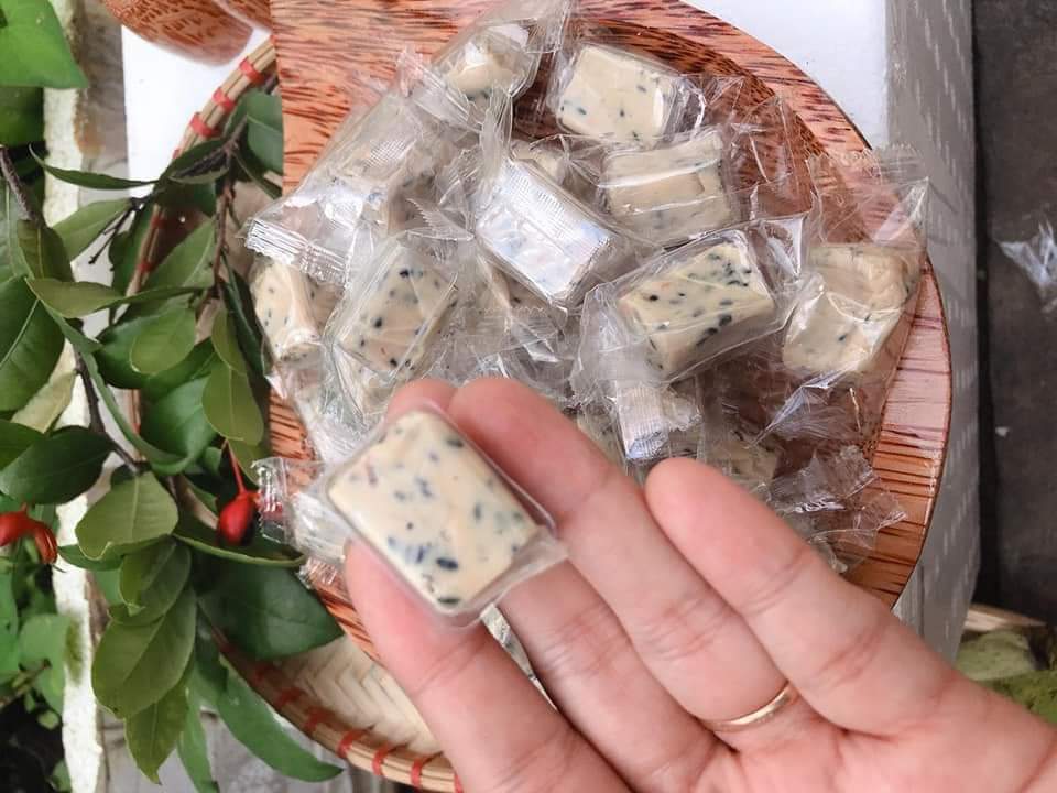 (Freeship) 1kg Kẹo dừa sáp mè đen Bến Tre