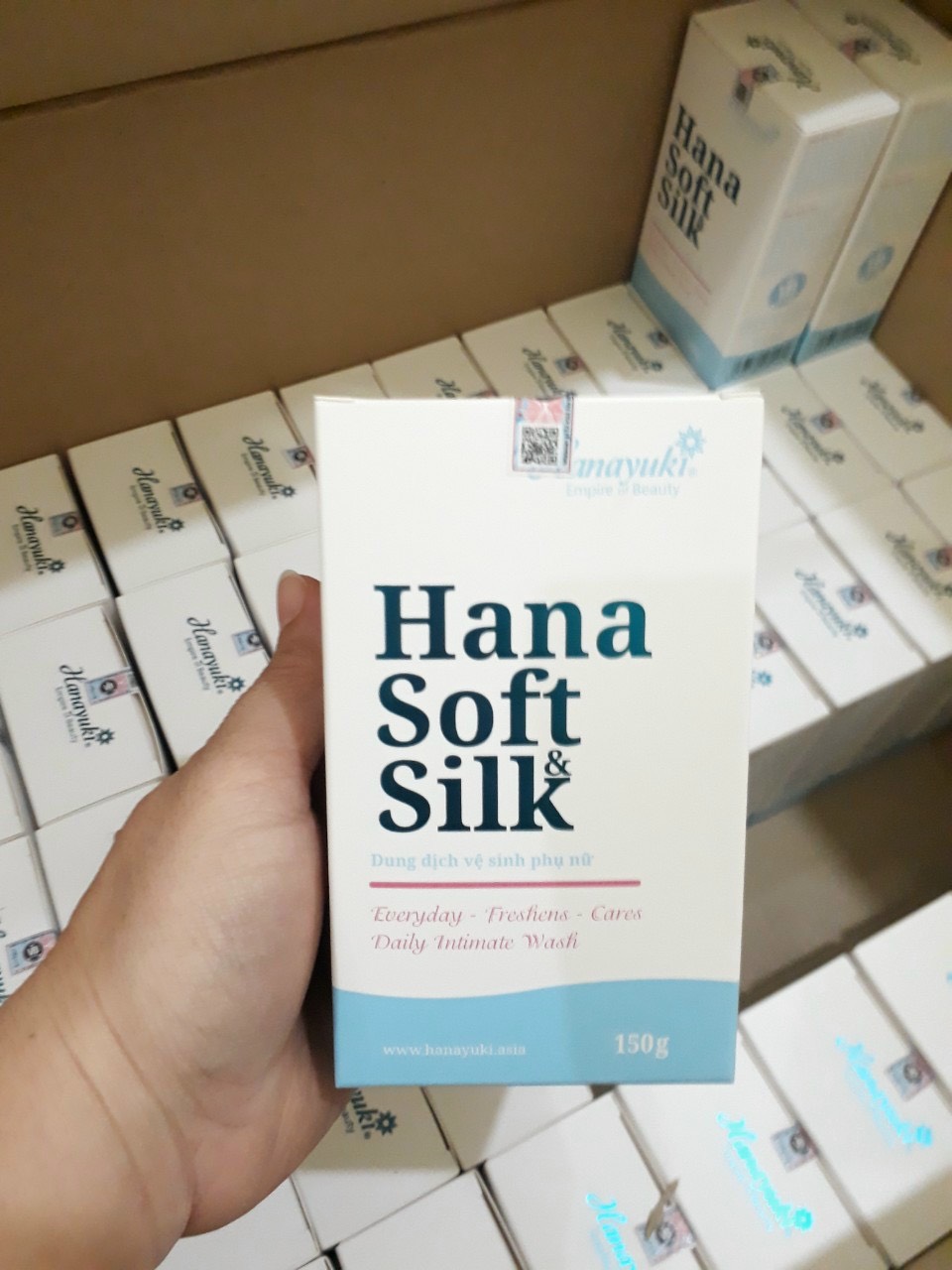 Dung Dịch Vệ Sinh Phụ Nữ Hana Soft Silk Hanayuki 150ml
