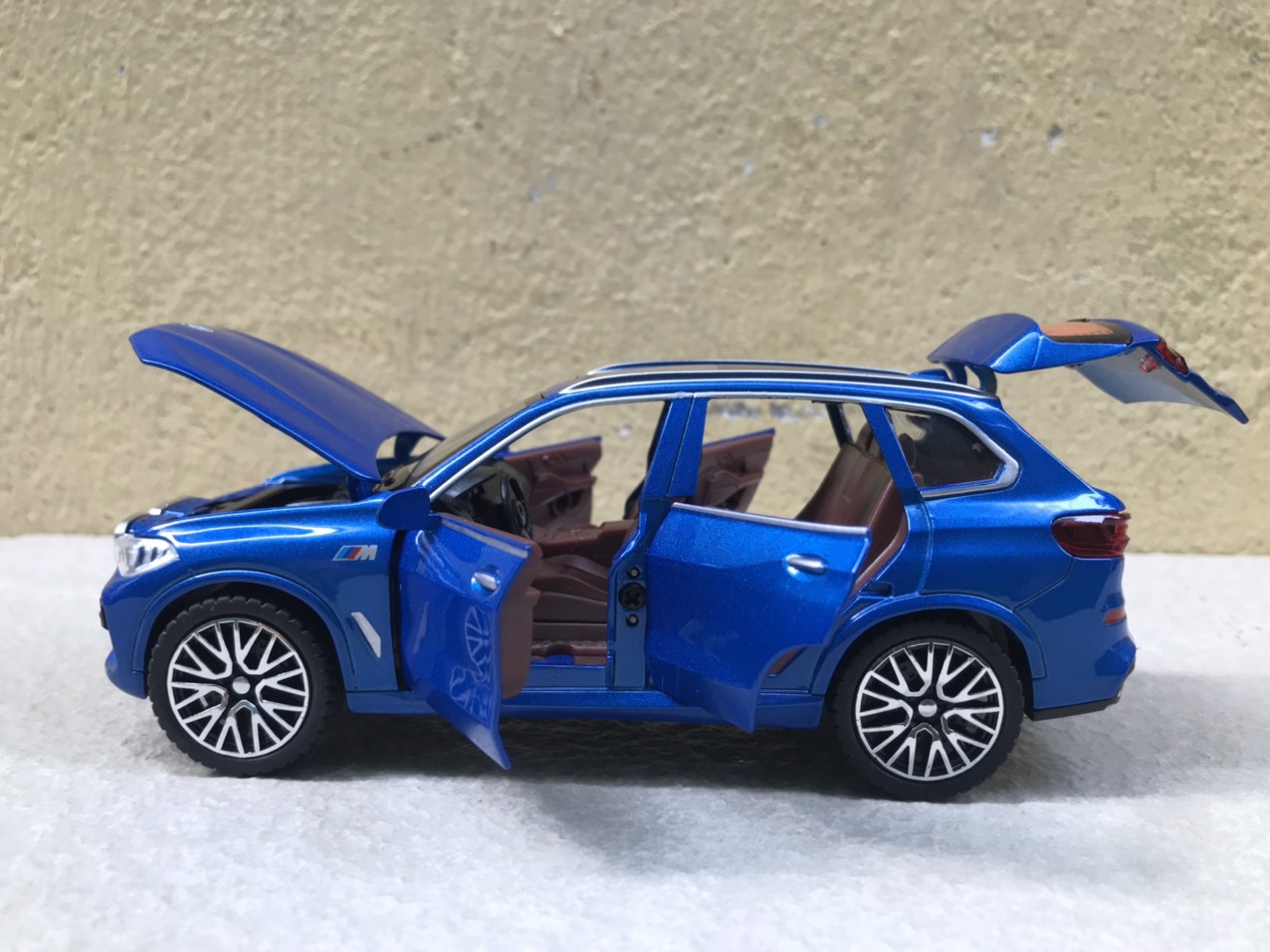 [HCM]Mô hình xe ô tô BMW X5 2020 - 1:32