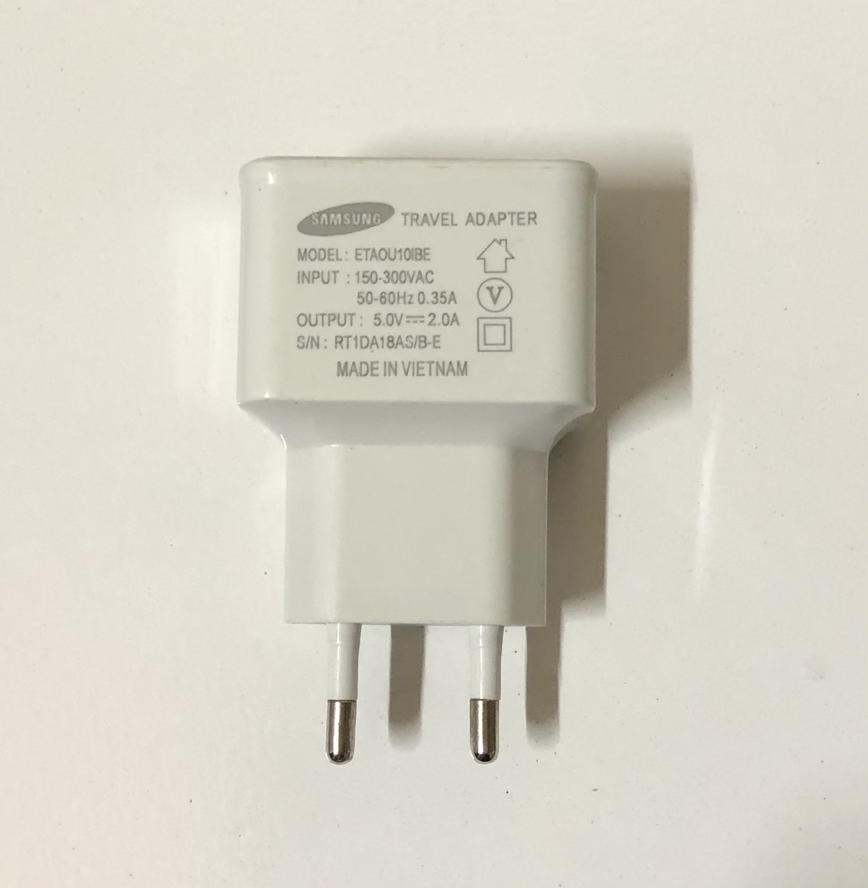 Đế gỗ đèn led 3d 16 màu có remote điều khiển