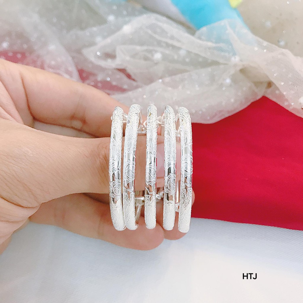 vòng cua trạm khắc cho bé bạc ta về nhiều