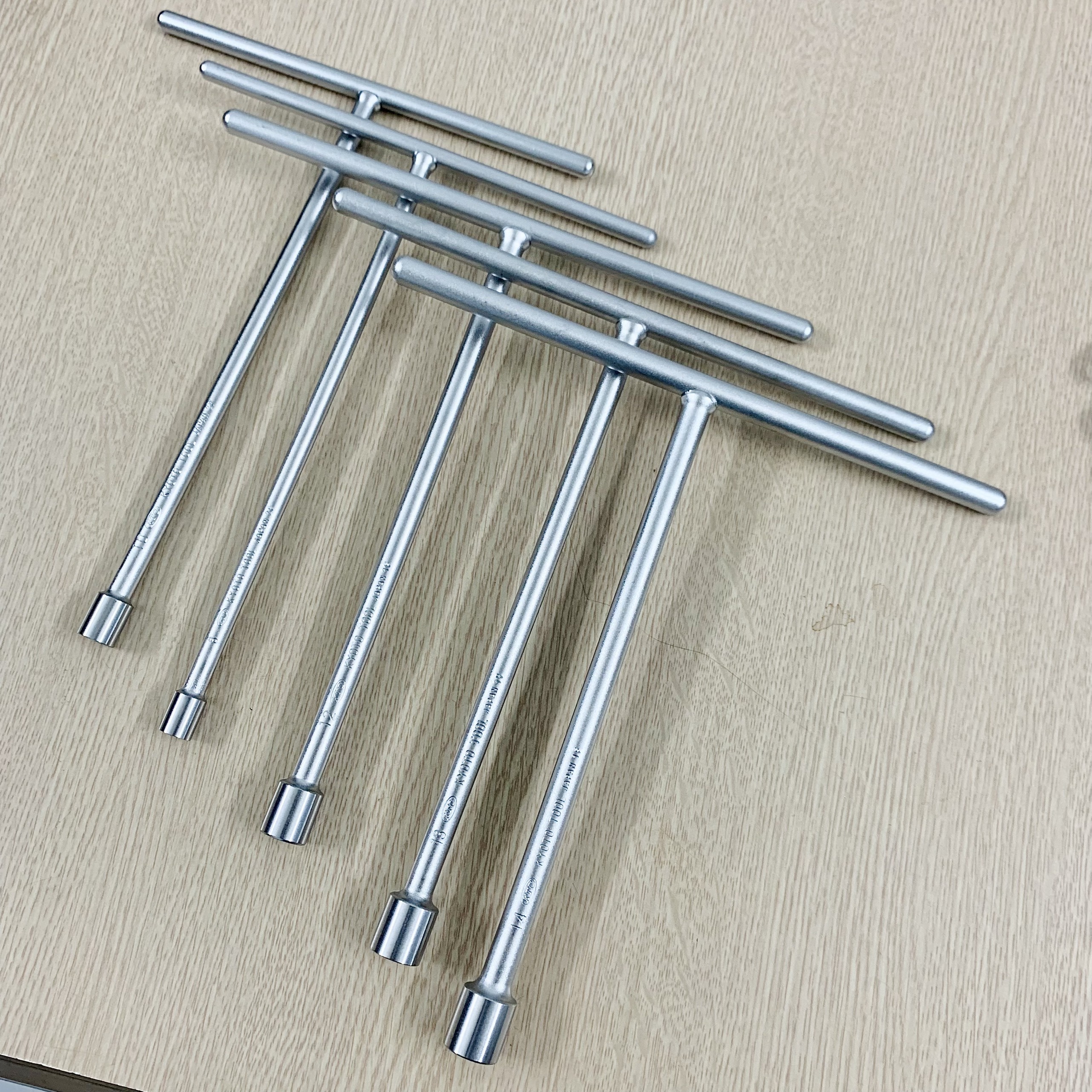 Tay vặn chữ T KTC Nhật cỡ từ 8-14mm dòng sản phẩm TH - Được dùng trong các hãng Yamaha và Honda VN