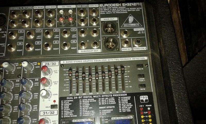 BÀN MIXER SÂN KHẤU BEHRINGER SX 3242FX