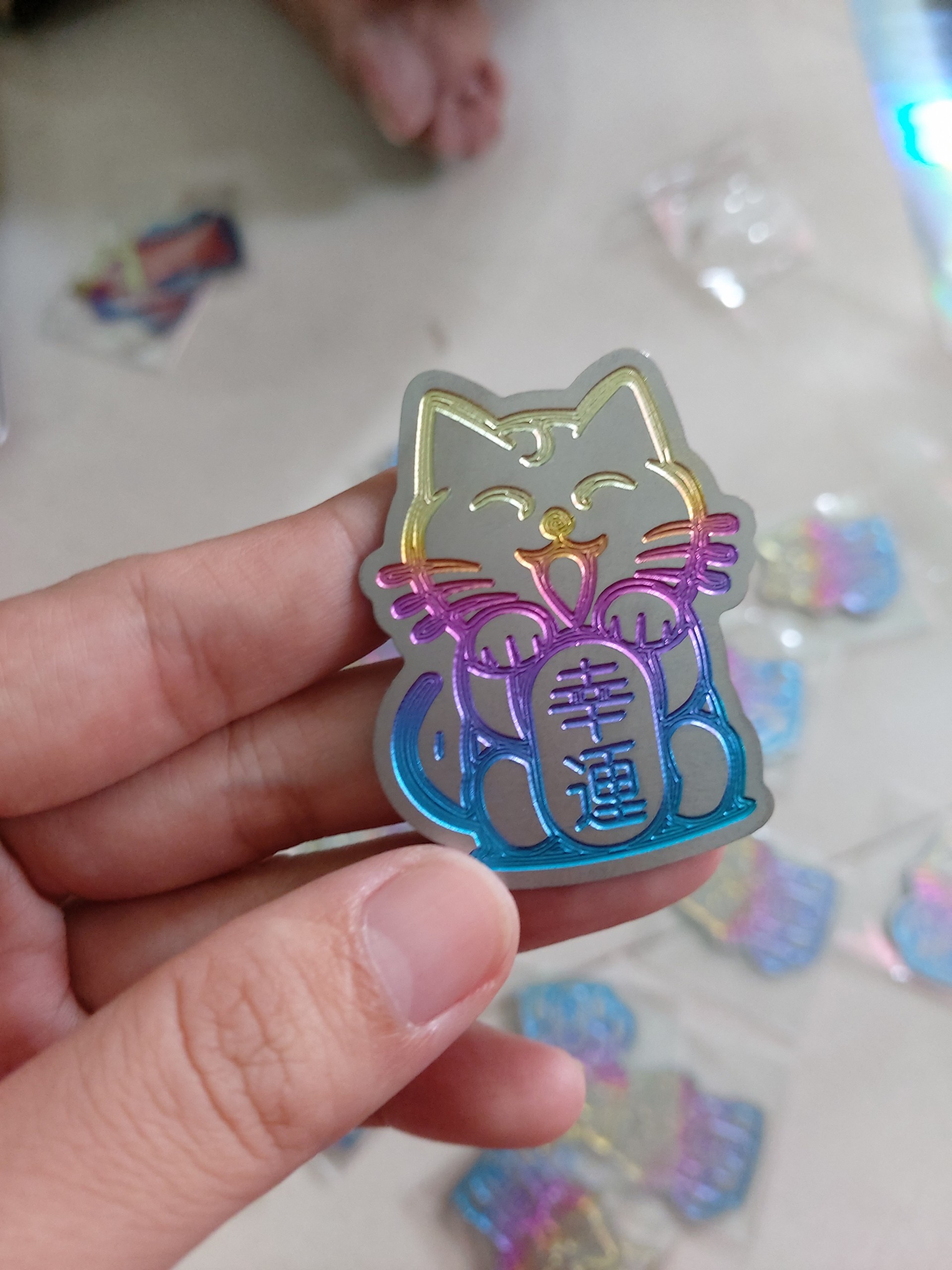 [HCM]logo mèo thần tài titan 7 màu 35x45cm có keo dán