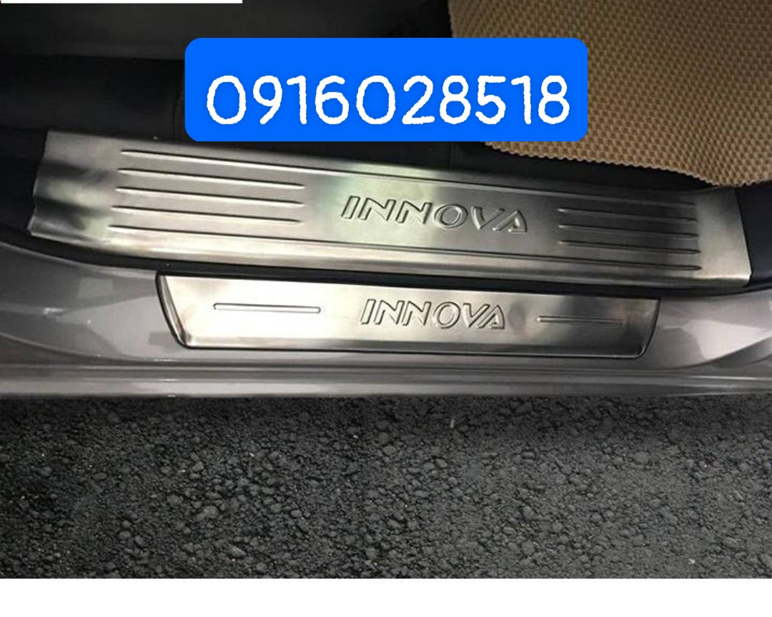 Ốp bậc cửa trong ngoài toyota innova 2017 2018 2019 2020 chất liệu inox xịn chống trầy nẹp bước chân