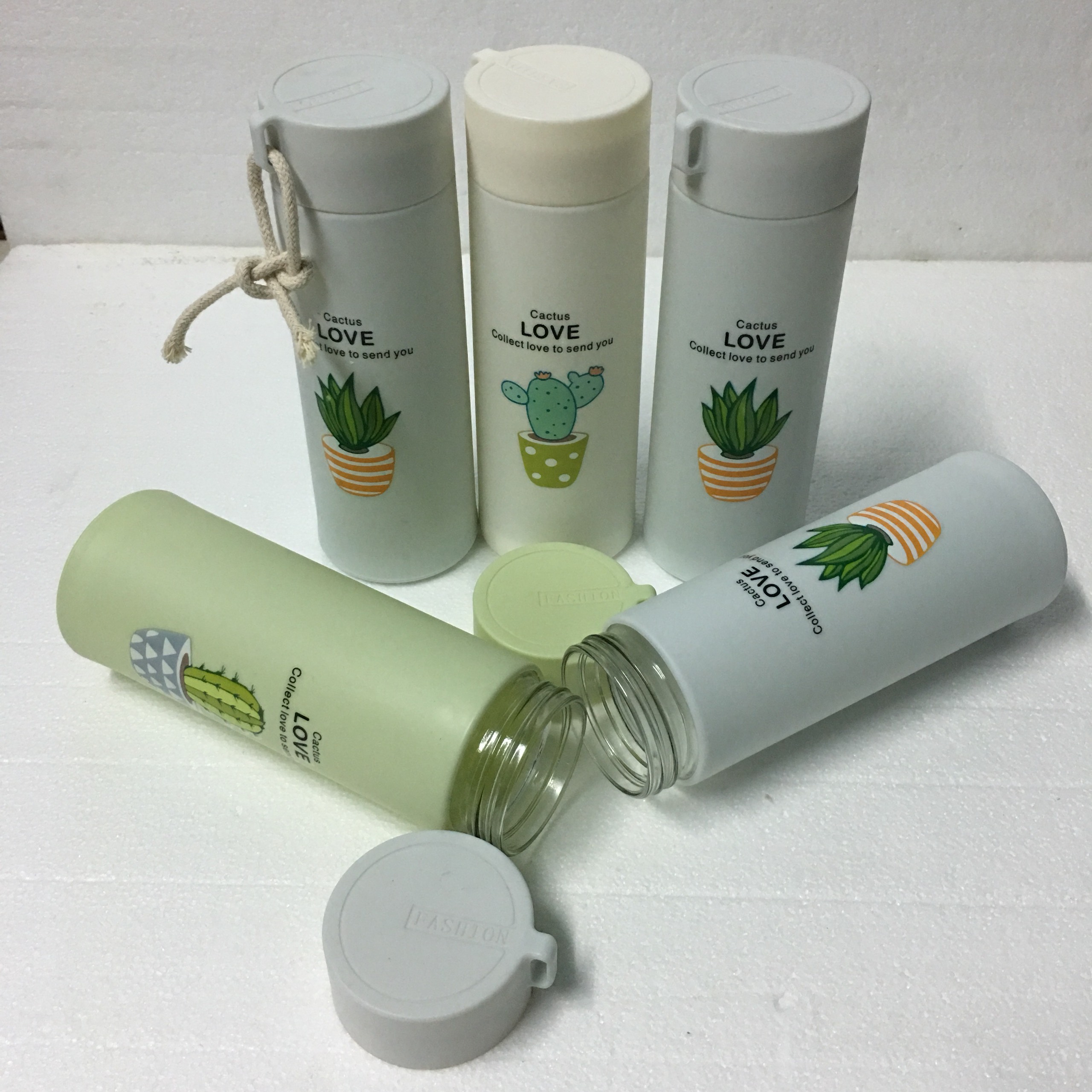 [HCM]4 chai thủy tinh tròn vỏ nhựa. Dung tích 480ml