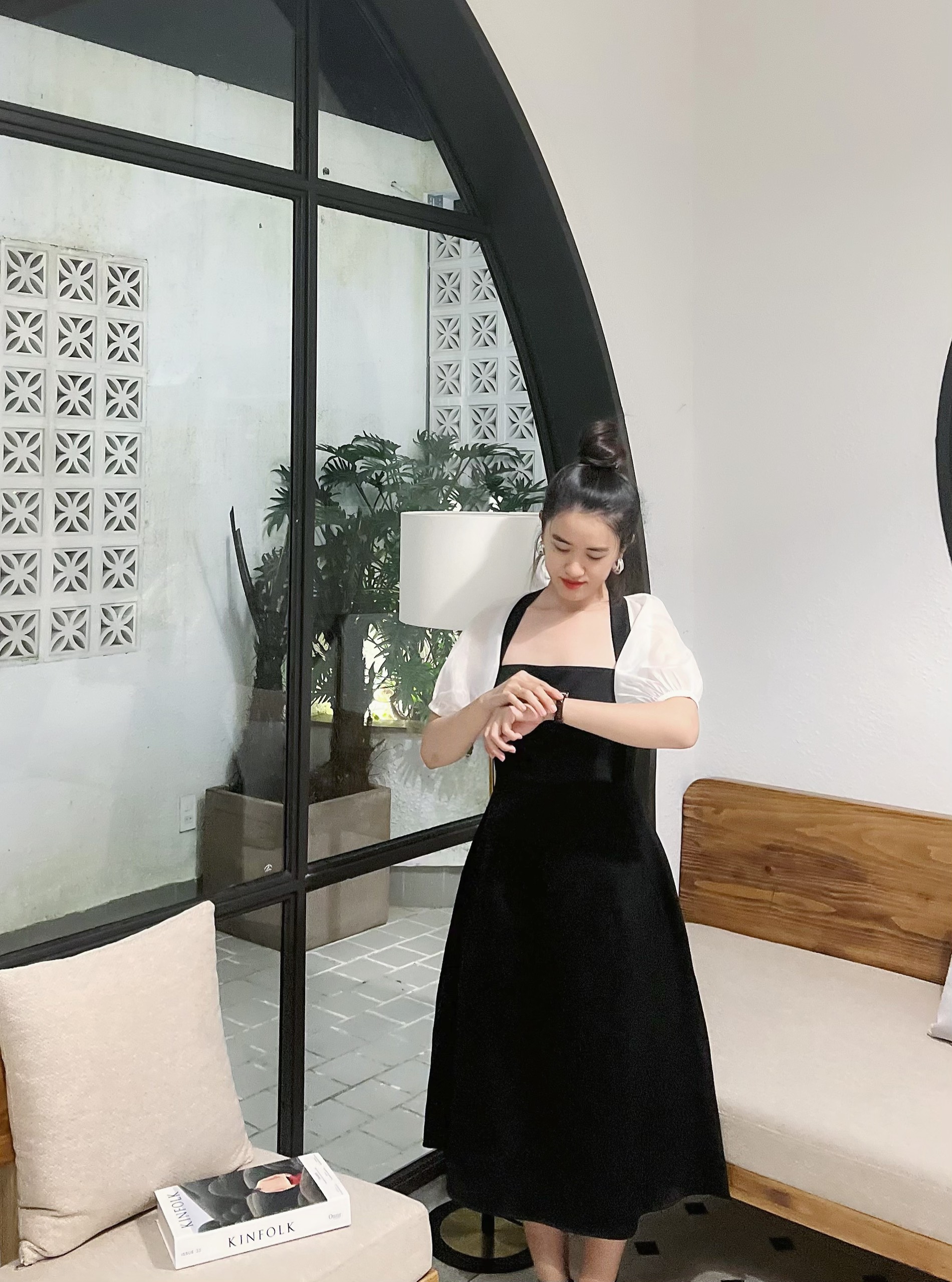 ĐẦM LULI PHỐI TAY VOAN CỔ TRẮNG CUTOUT LƯNG