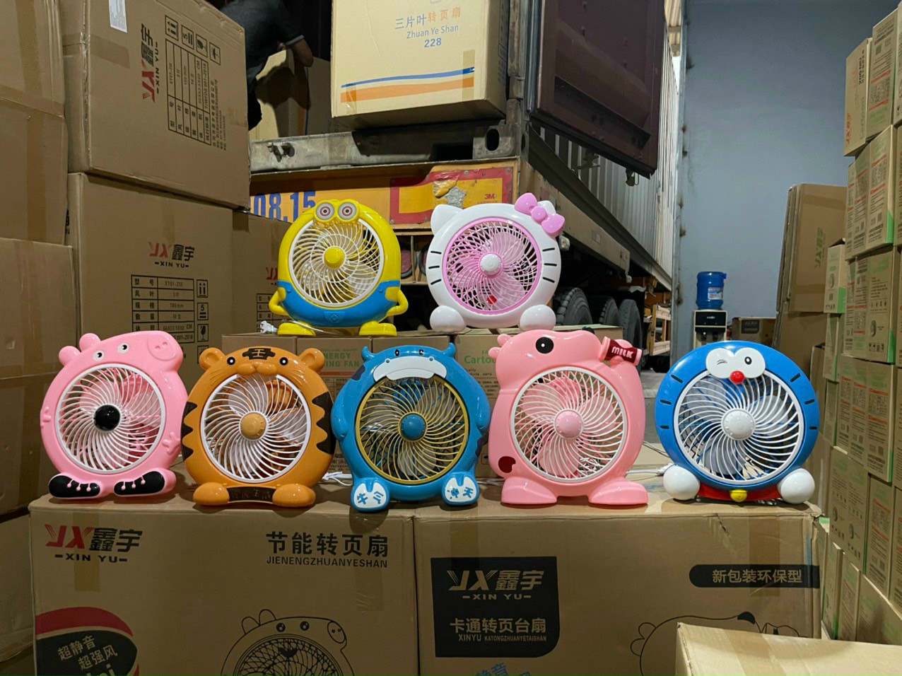 Mini office animal-shaped desktop fan, plug-in mini office desk fan