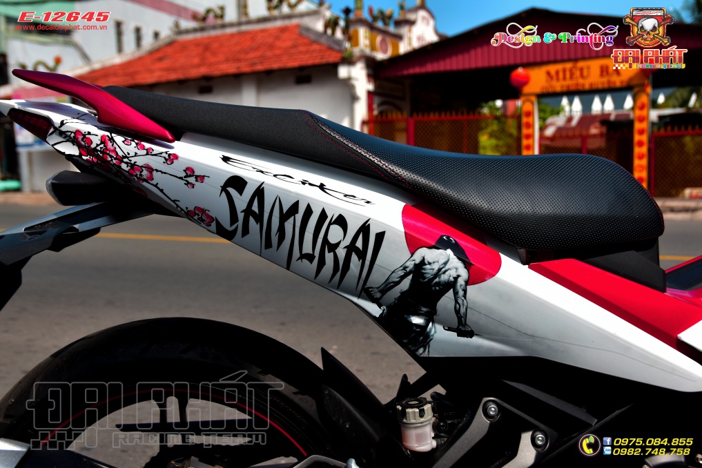 Tem Xe Exciter 150 Samurai Trắng Đỏ