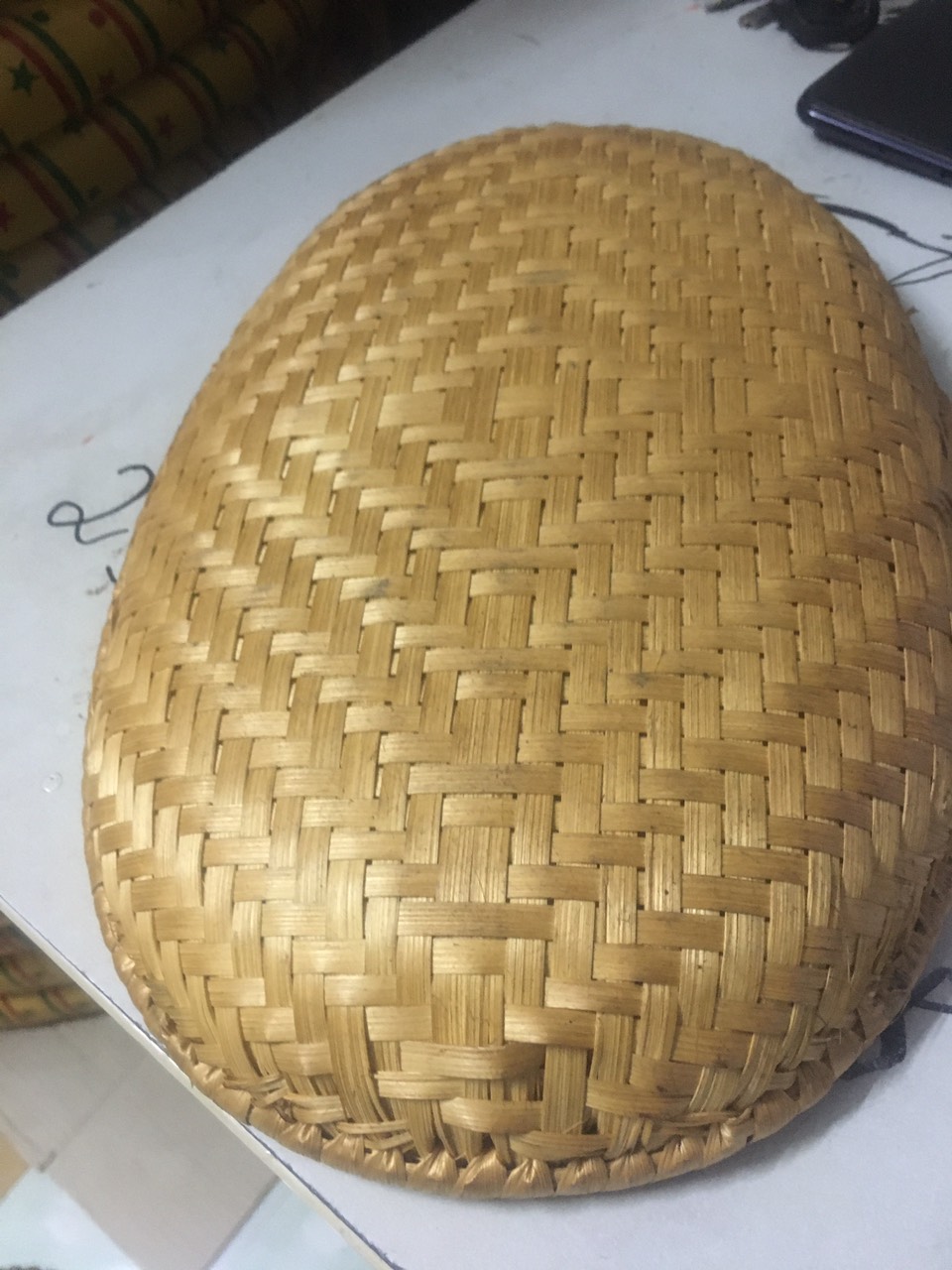 Mẹt tre hình bầu dục