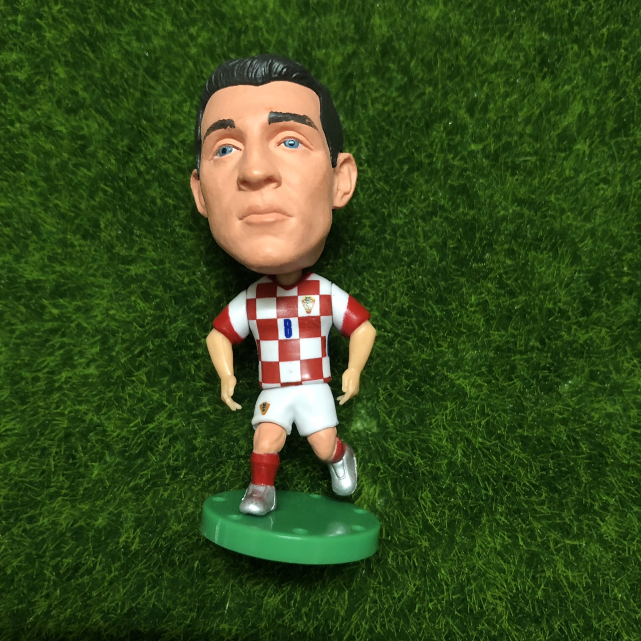 Tượng cầu thủ bóng đá Mateo Kovacic