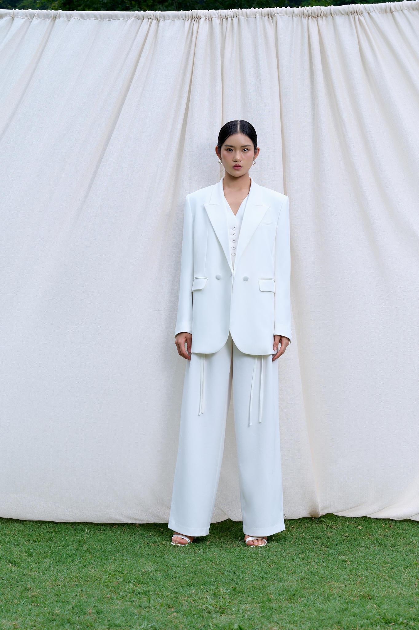 Áo blazer oversize cá tính - ESTHER STUDIOS Mega Blazer - White