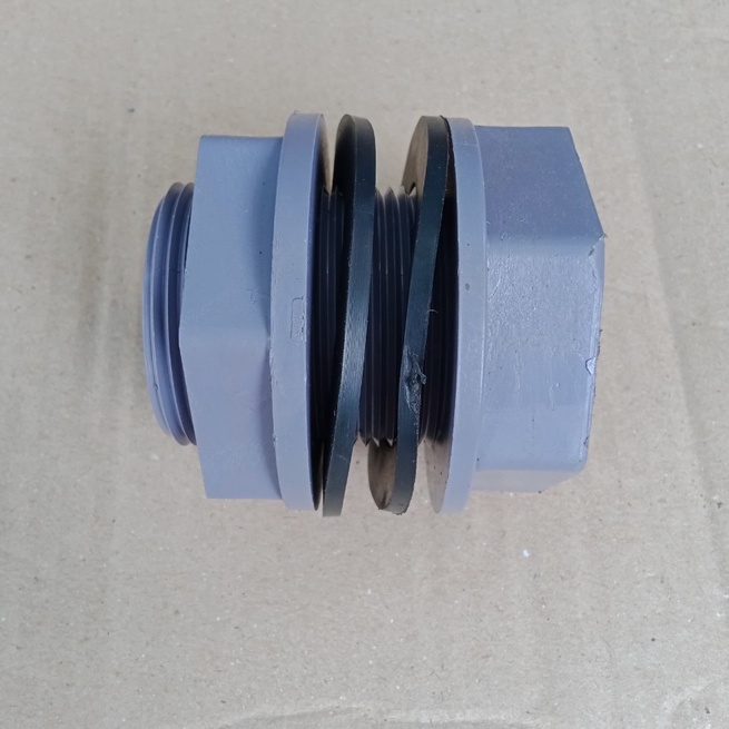 Ren nhựa PVC lắp bồn nước.