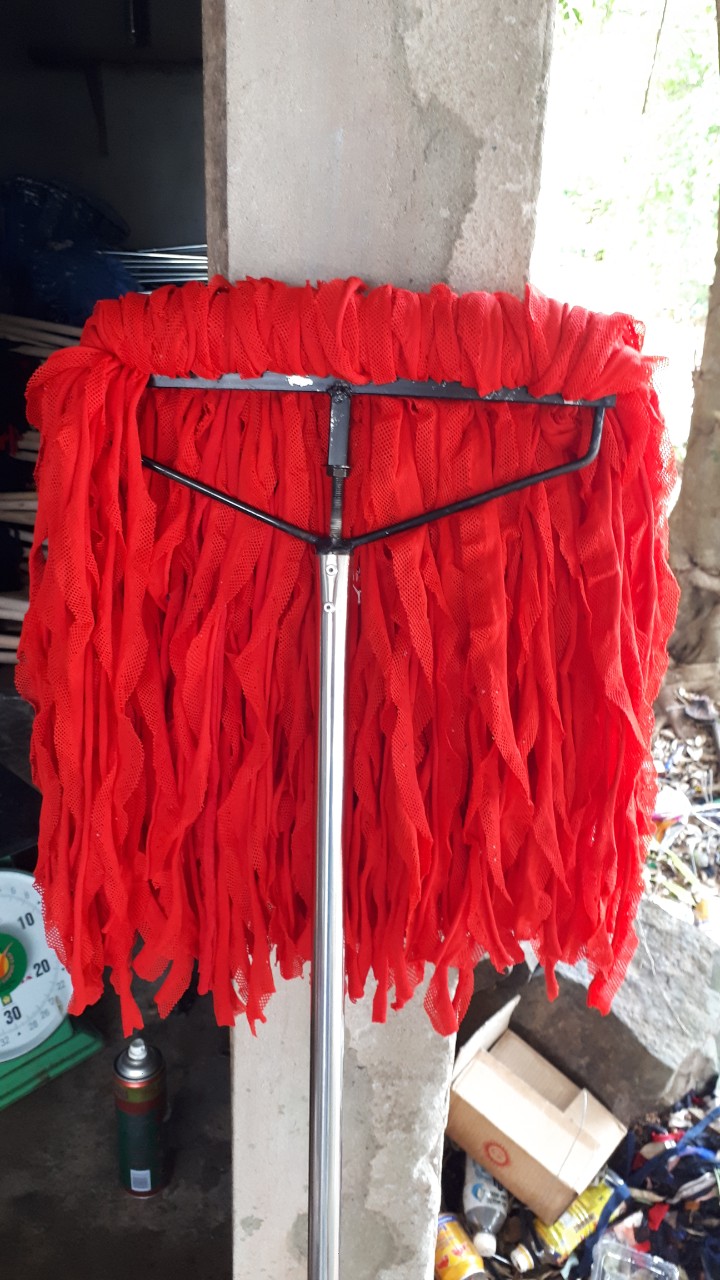 cây lau nhà vải mùng cán inox ( màu vàng )