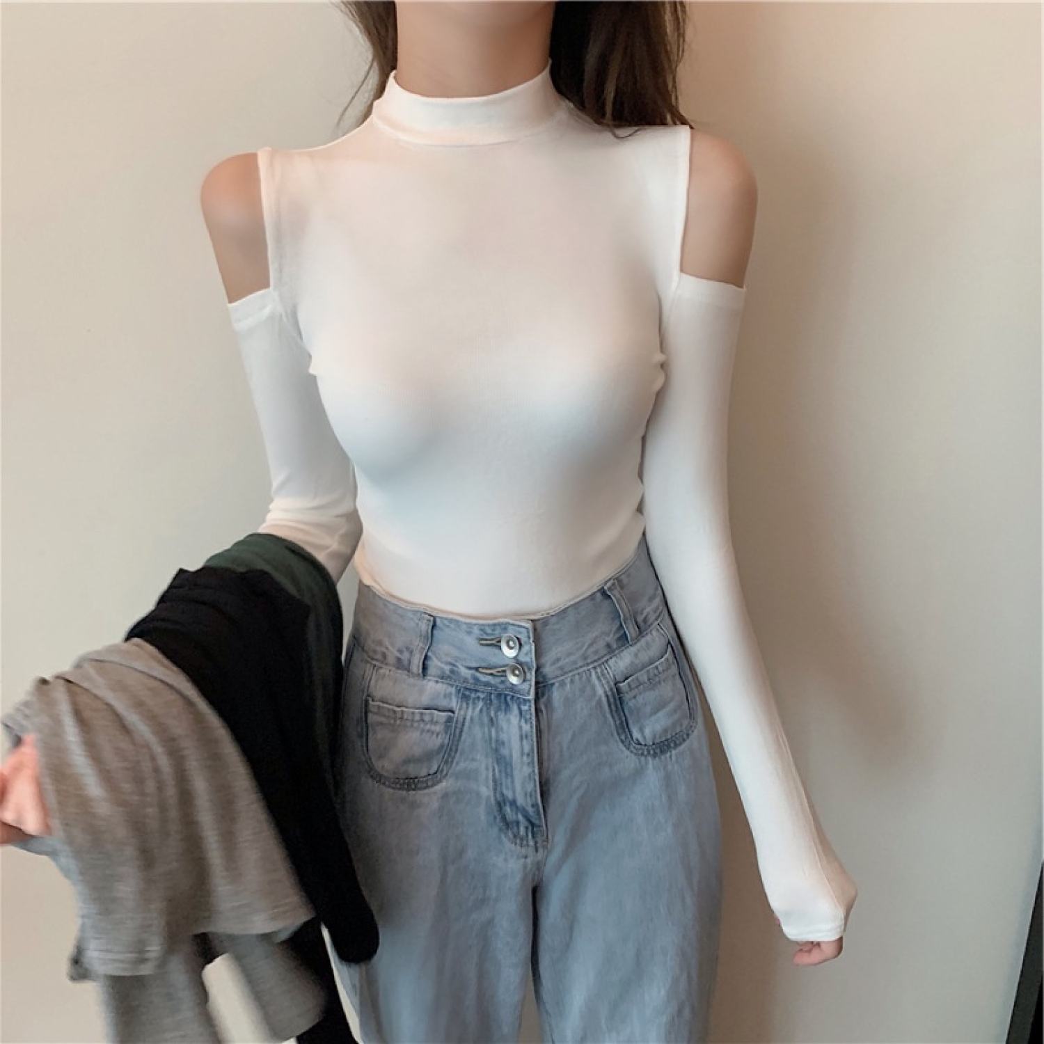 SUA010 Áo thun ôm body cổ lọ khoét vai đen trơn tay dài sexy tôn dáng Áo phông kiểu nữ cao cổ hè thu đông hở 2 vai hot