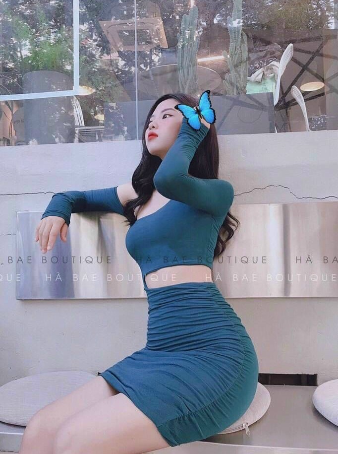 Đầm body lệch vai hở eo tay dài thời trang.pink fashion