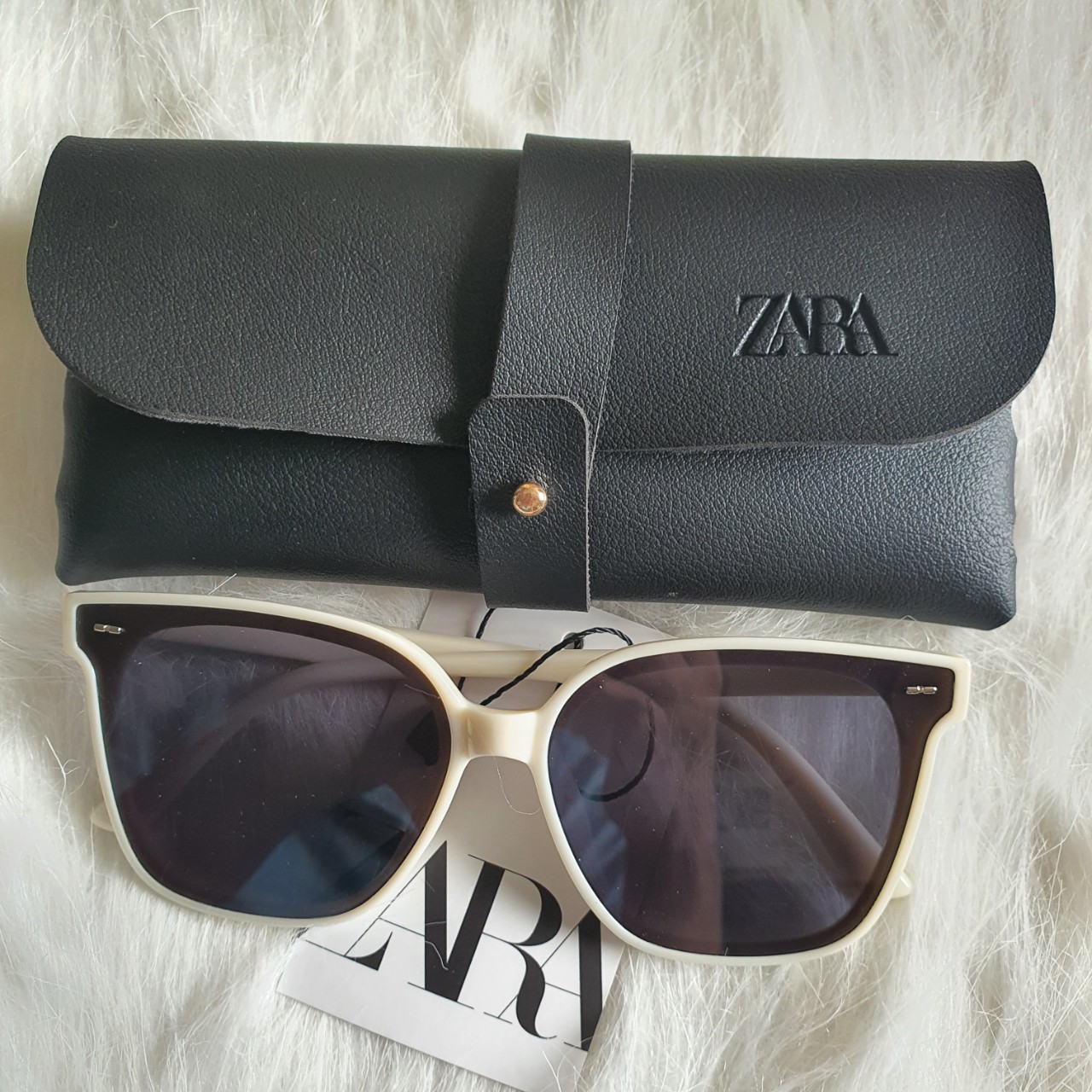 KÍNH ZARA AUTH FULL BOX DA + KHĂN ĐẸP NGỠ NGÀNG