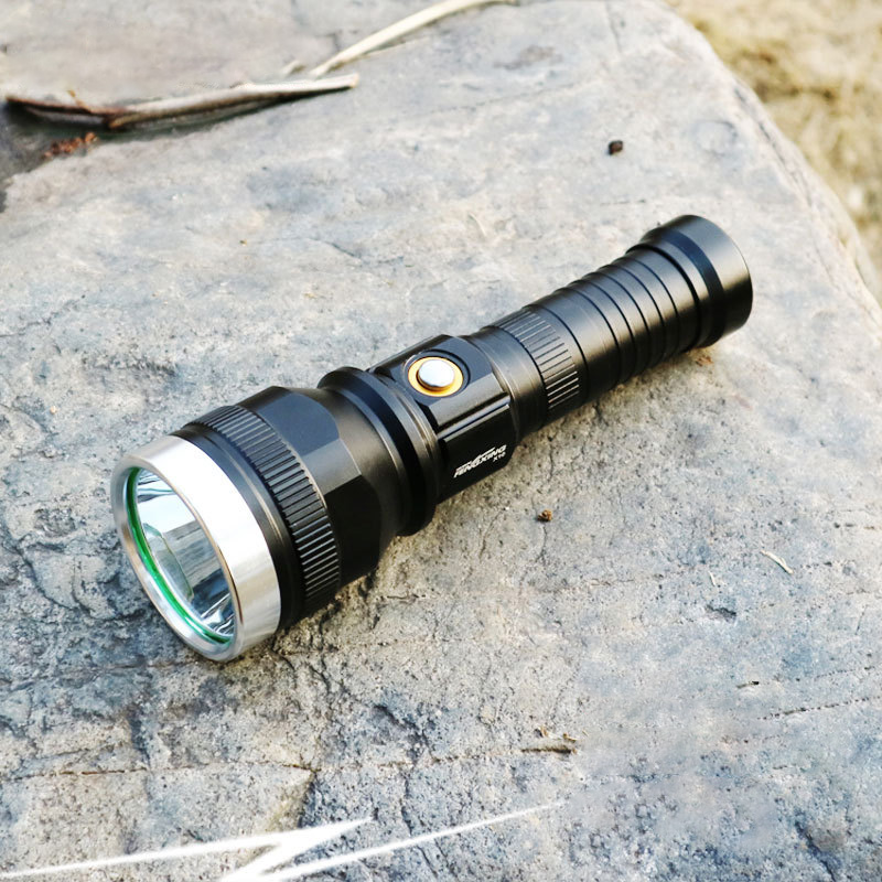 HN6 X10 . Super bright hard metal hand-held flashlight