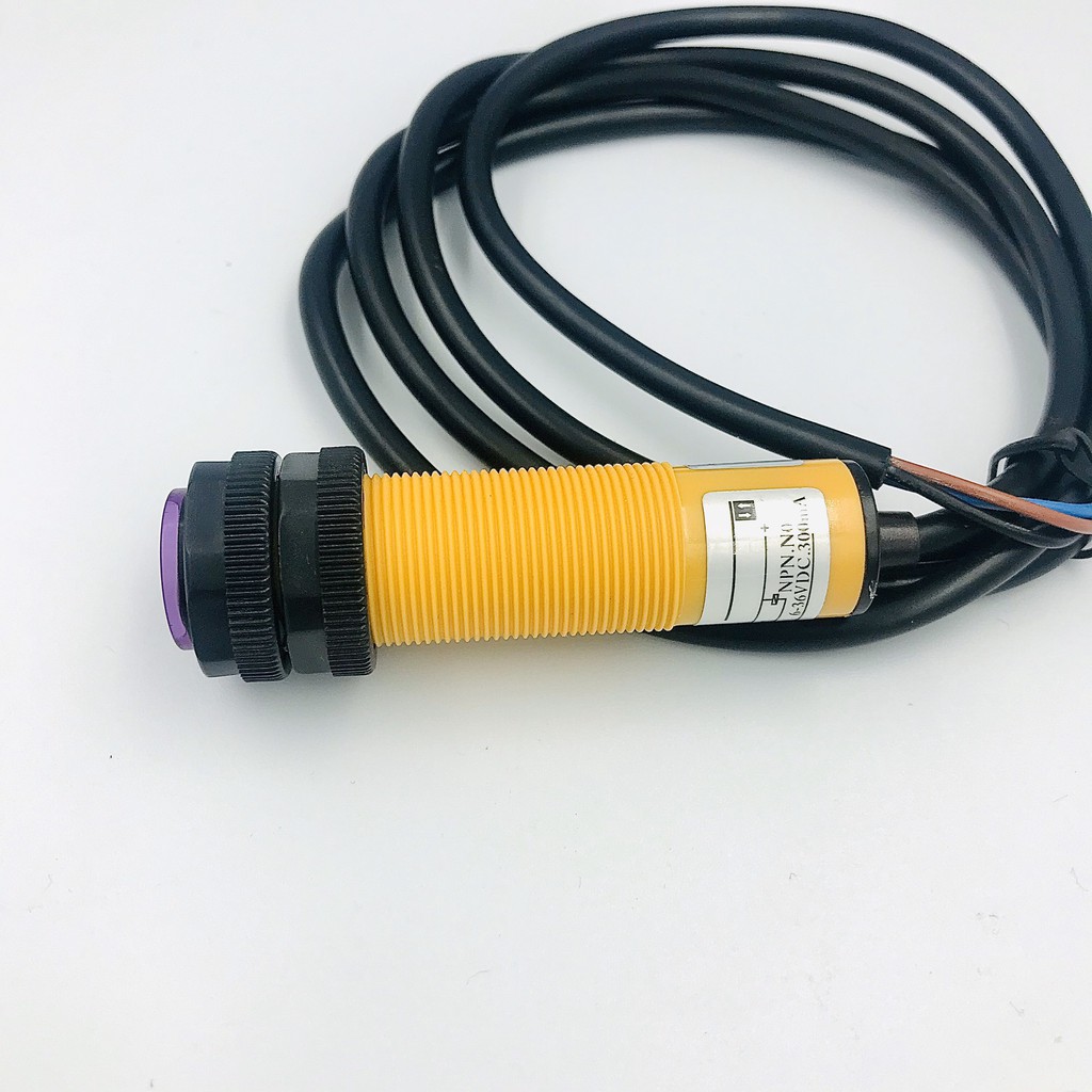 Cảm Biến Khoảng Cách E3F-DS30C4 30CM