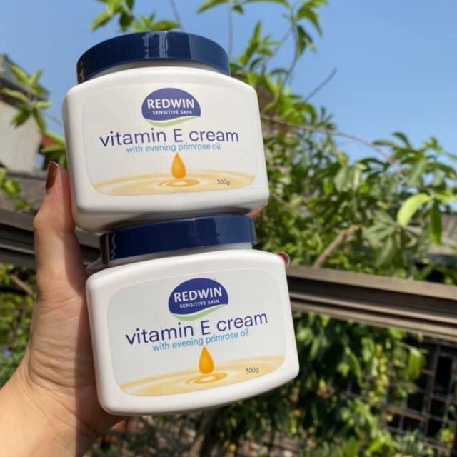Kem dưỡng da mềm mịn Redwin Vitamin E cream 300g