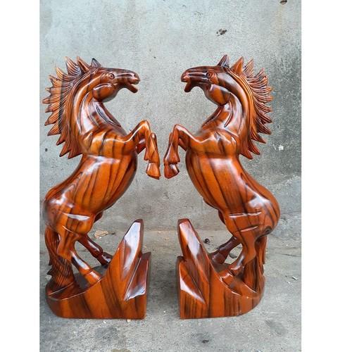 Tượng ngựa gỗ phong thủy