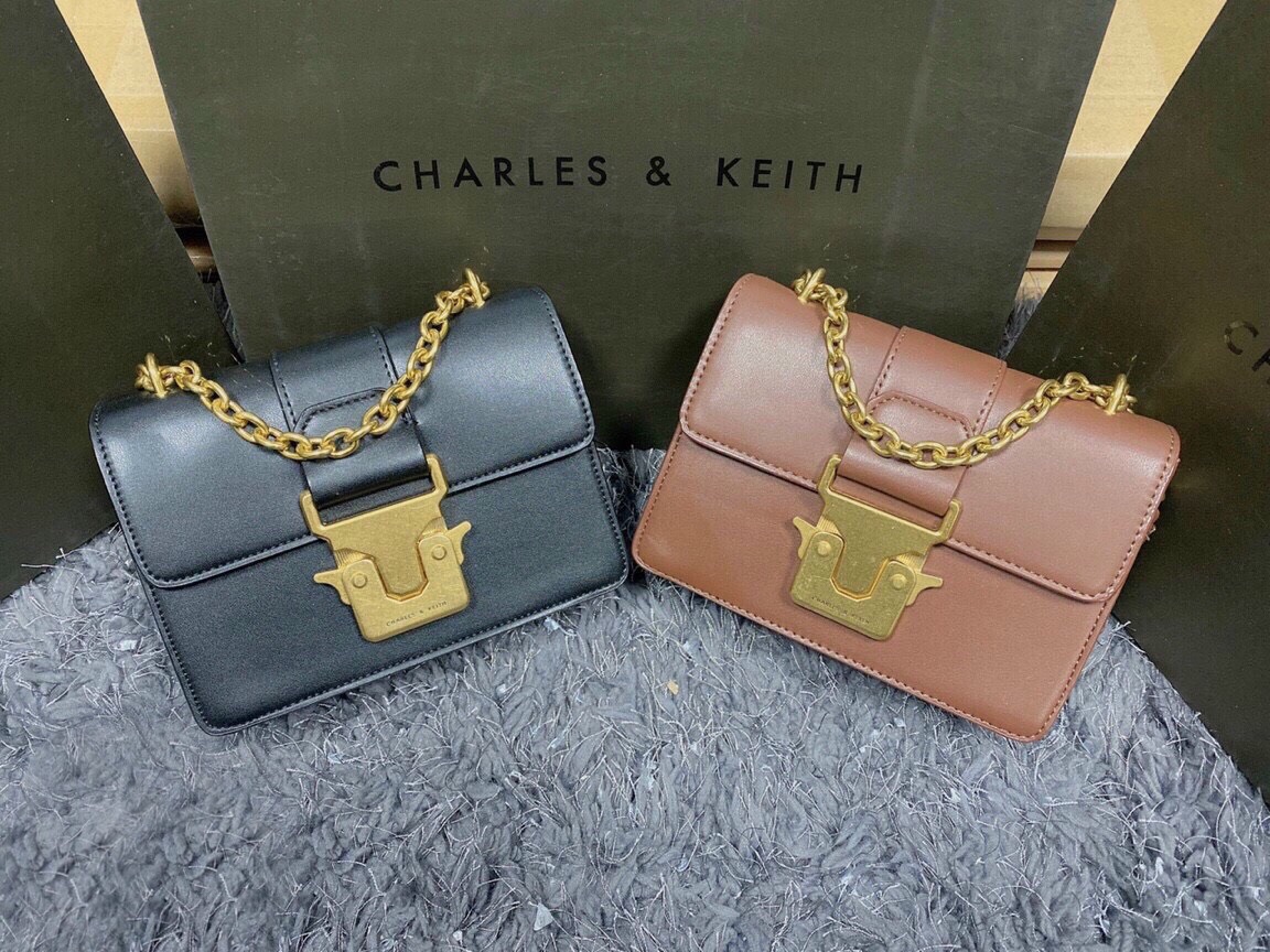 Túi CNK Khoá Cánh Dây Xích Double Handle Metallic Push-Lock Shoulder Bag